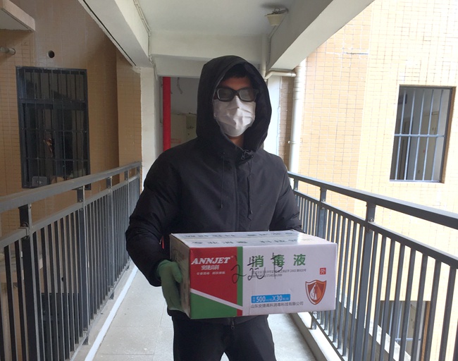 湖北昌利的這個普通家庭，一家三口都是志愿者